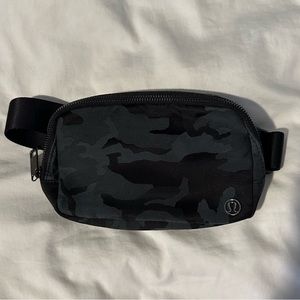 Lululemon everything belt bag black camp EUC